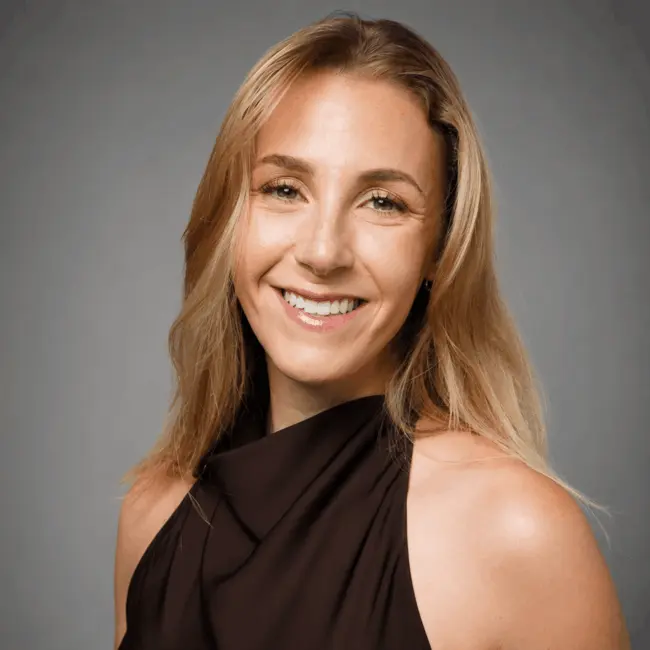 Daniella-headshot-photo (1) (1) (1)